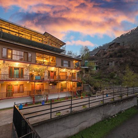 Sharda Resort-Tirthan Valley Banjar Bagian luar foto
