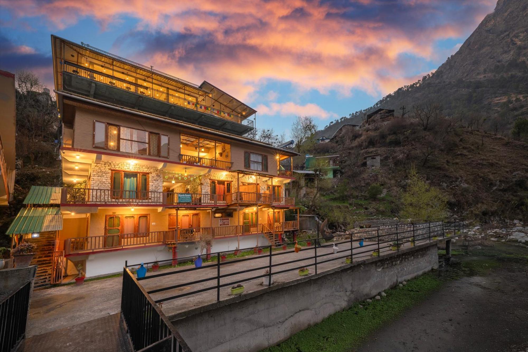 Sharda Resort-Tirthan Valley Banjar Bagian luar foto