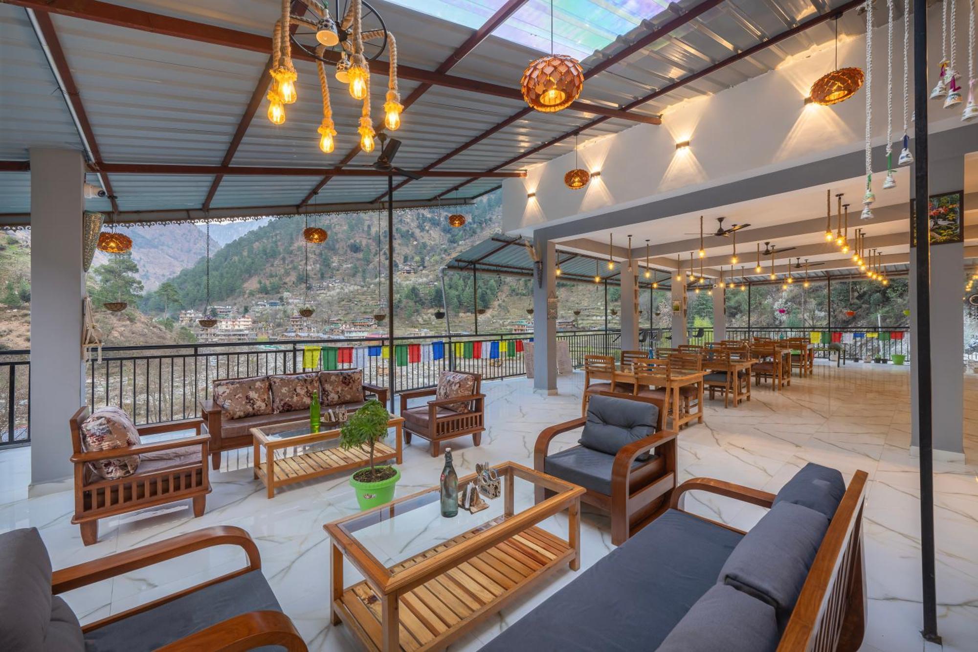 Sharda Resort-Tirthan Valley Banjar Bagian luar foto