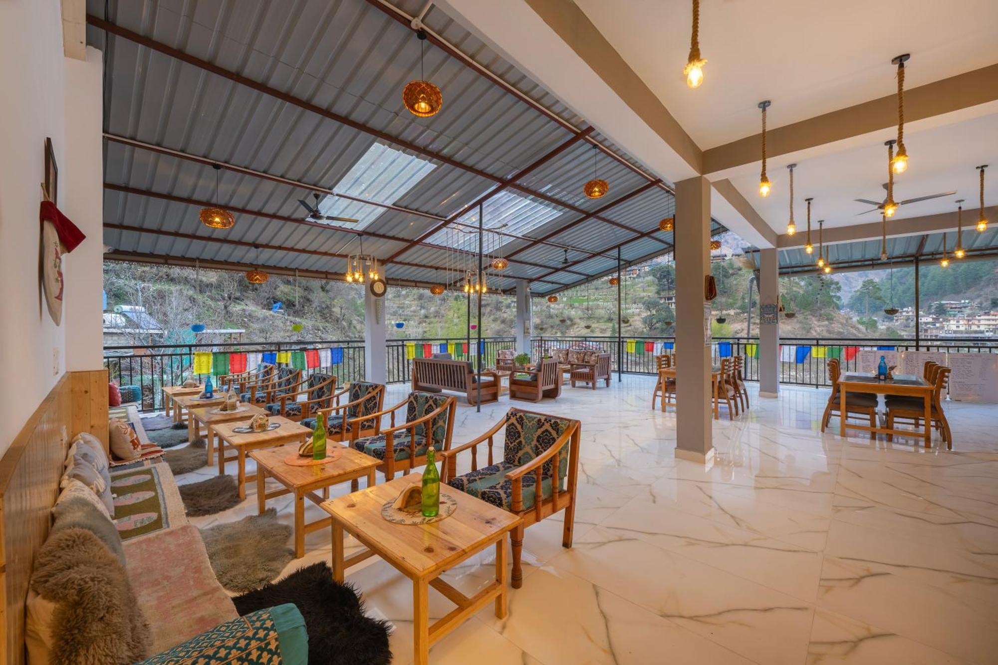 Sharda Resort-Tirthan Valley Banjar Bagian luar foto