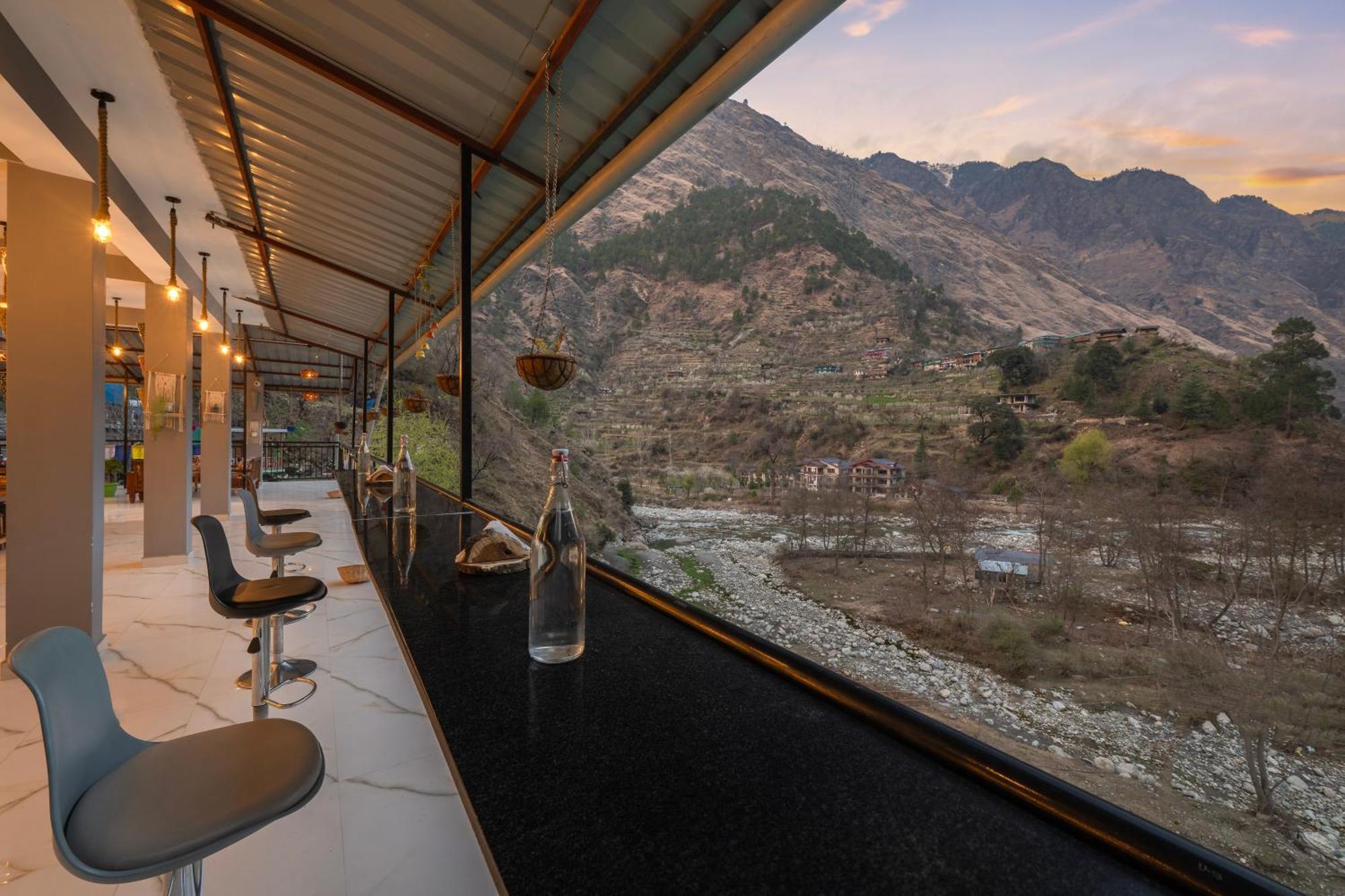 Sharda Resort-Tirthan Valley Banjar Bagian luar foto