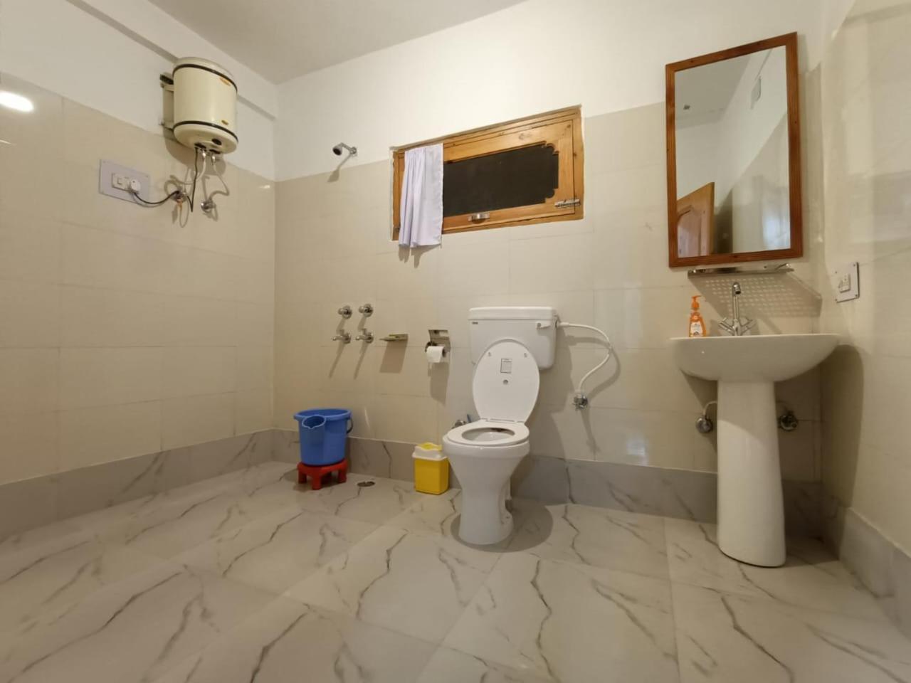 Sharda Resort-Tirthan Valley Banjar Bagian luar foto