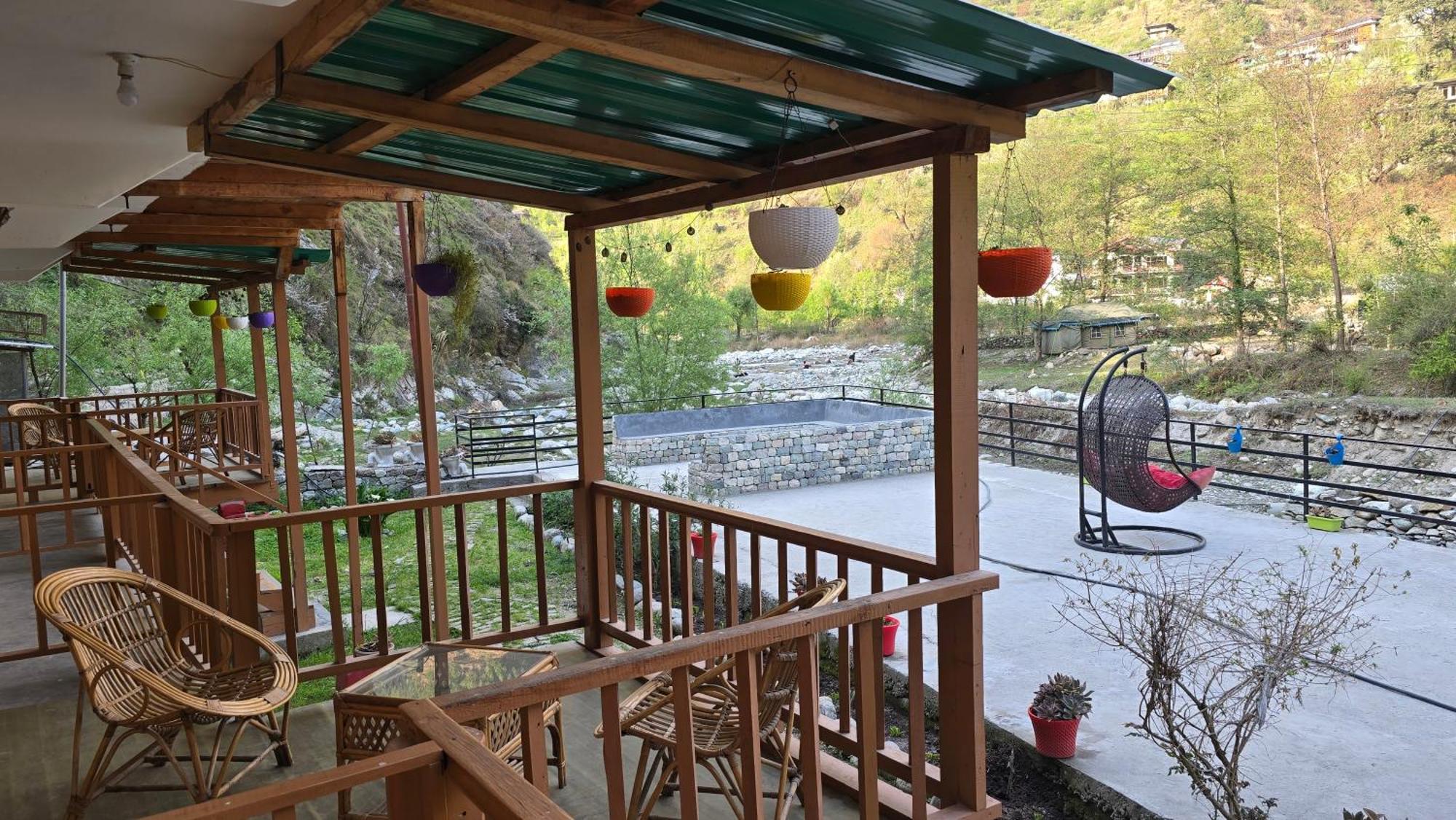 Sharda Resort-Tirthan Valley Banjar Bagian luar foto